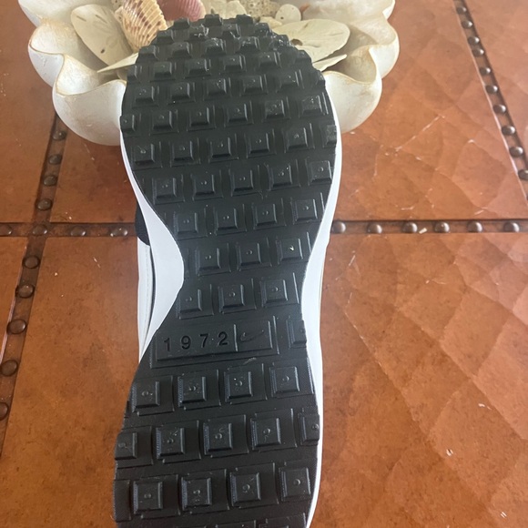 Men's Black and White Sneakers
Nike waffle brand new - Picture 3 of 3